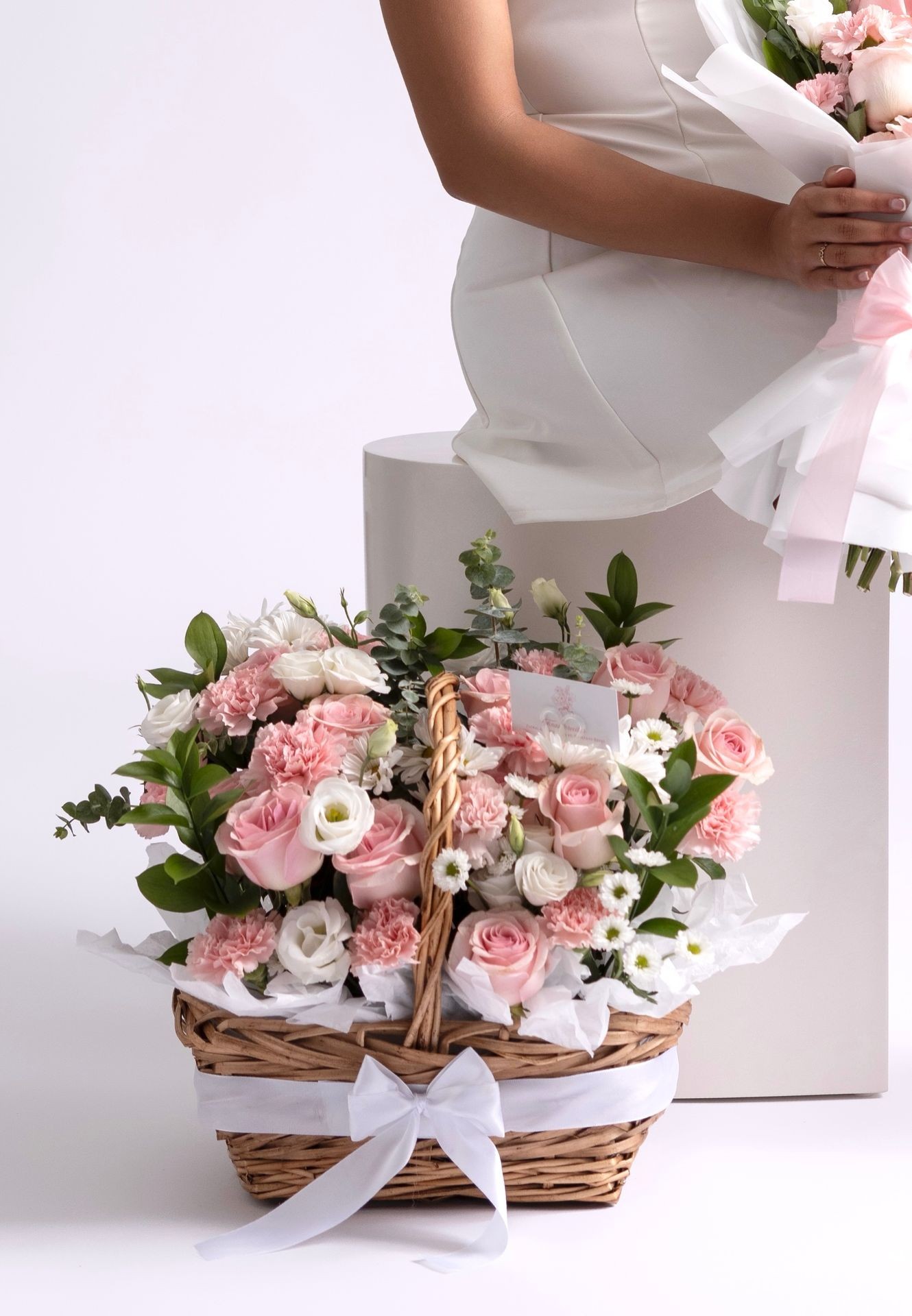 Finas Florecitas Signature Basket